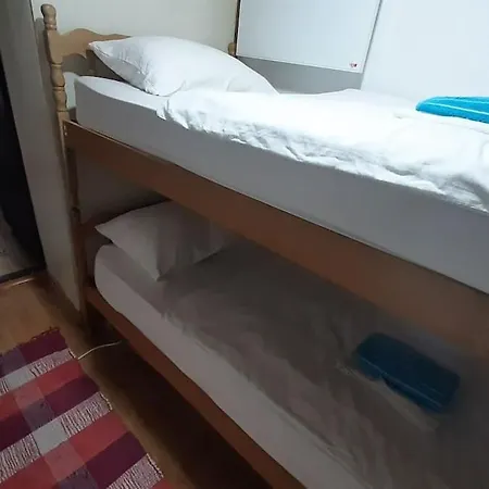 Vakantiehuis Two-bedroom House With Garden