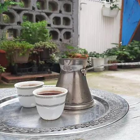 Vakantiehuis Two-bedroom House With Garden *