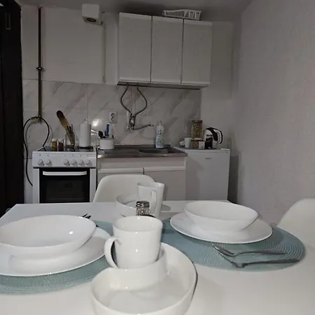 Two-bedroom House With Garden Hébergement de vacances