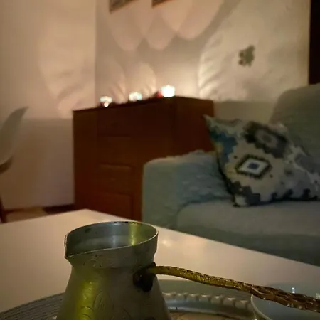 Two-bedroom House With Garden Vakantiehuis *