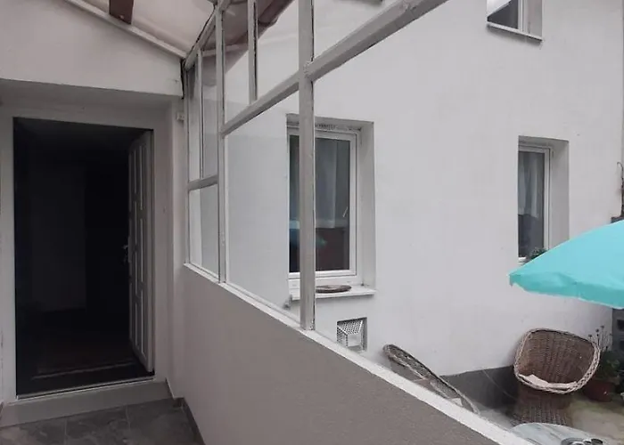 Two-bedroom House With Garden Casa de Férias Saraievo