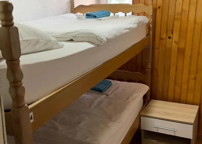 Casa de Férias Two-bedroom House With Garden Saraievo